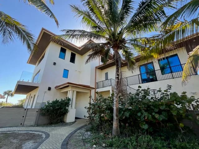Why Waterfront Homes in Satellite Beach Need Regular Window Cleaning image
